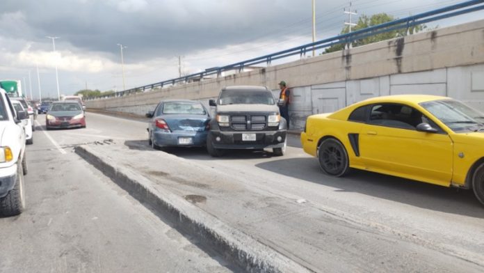 Aparatoso accidente vial deja una persona lesionada daños materiales y