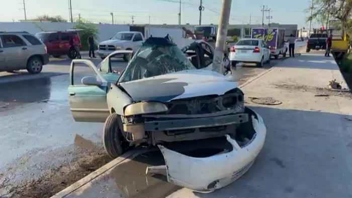 Aparatoso accidente vial deja daños y personas lesionadas