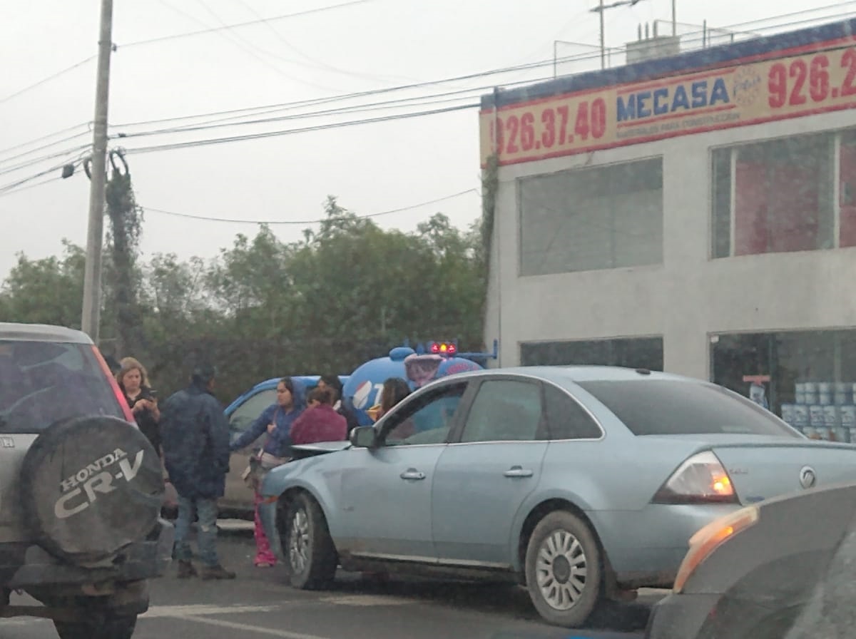 Aparatosos accidentes viales dejan daños lesionados y caos vehicular