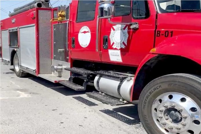 Bomberos acuden a conato de incendio en taller mecánico