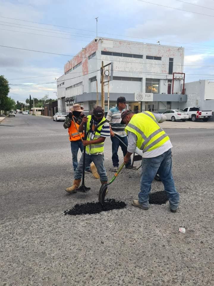 Aplican Programa De Bacheo En Calles De La Zona Centro Y De La Colonia