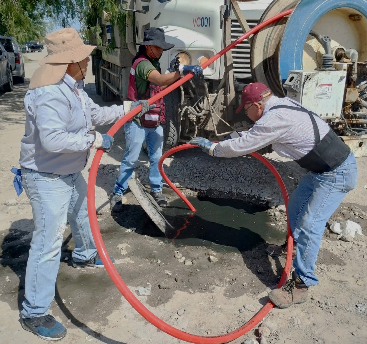 Eliminó COMAPA fugas de agua residual en la colonia Benito Juárez