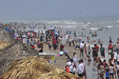Miles se dan chapuzón en la Playa