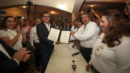 Recibe enrique Cuellar la constancia de mayoría en el Ietam