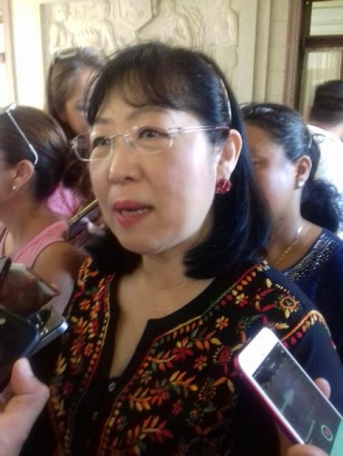 Vigilan que empleados municipales no se distraigan con celular durante jornada laboral