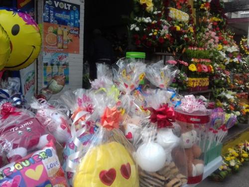 30 mdp de derrama económica estiman comercios por Día del Amor y la Amistad