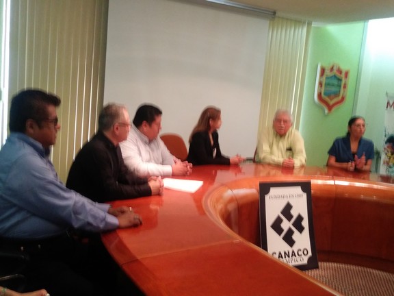 Firman convenio de colaboración IPN y CANACO