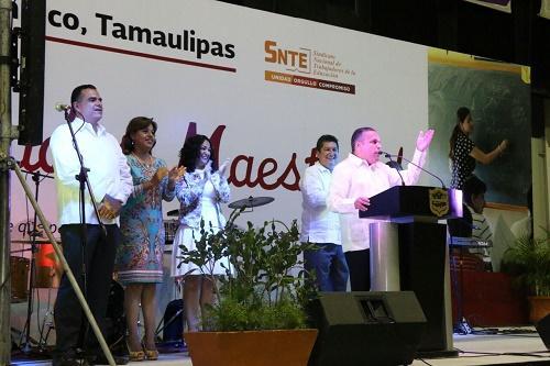 Los maestros dedican alma, corazón y sentido humano a la noble tarea de educar: Gustavo Torres