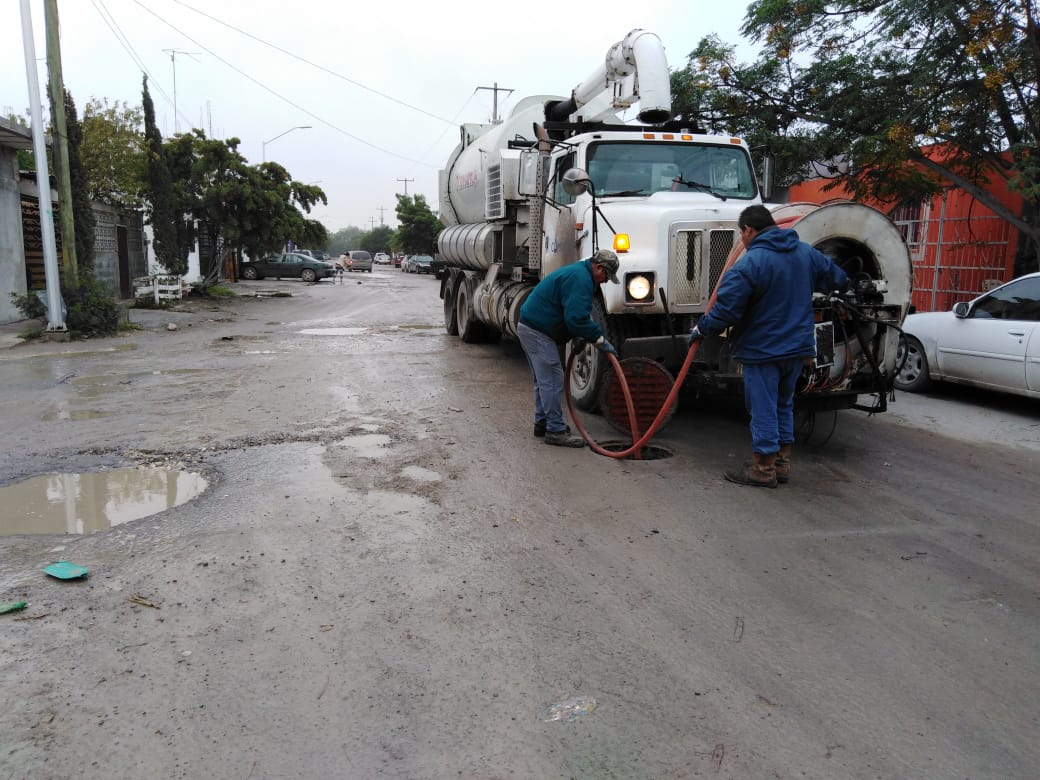 ¡Urge ya no tirar basura! diario extraen desechos de los drenajes