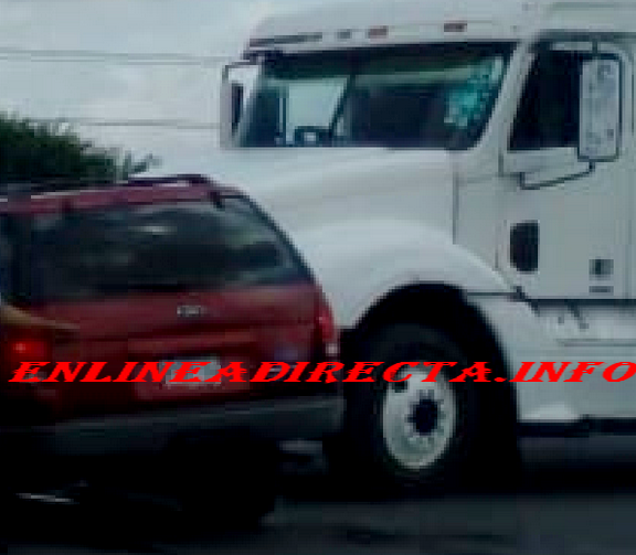 Accidente vial deja dos lesionados y daños materiales en libramiento Monterrey