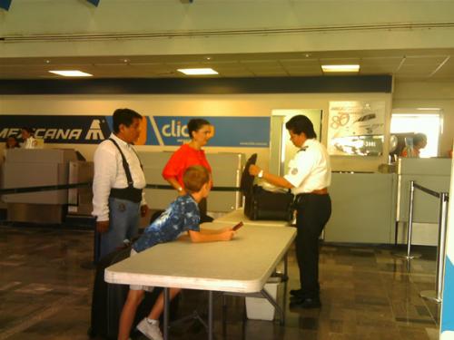 Invertirán 6 millones de pesos en equipo para revisión de equipaje