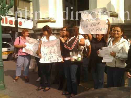 Exigen trabajadores su aguinaldo, sino se los dan advierten que pararán