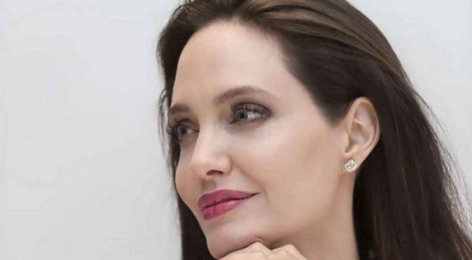 Angelina Jolie quiere mudarse con sus hijos a un elegante barrio en Londres