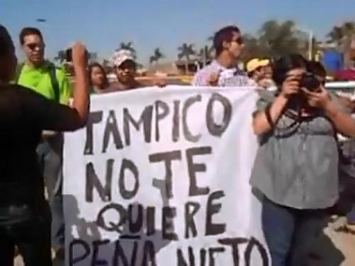 “Yo soy 132” se manifiestan en el Aeropuerto de Tampico contra EPN