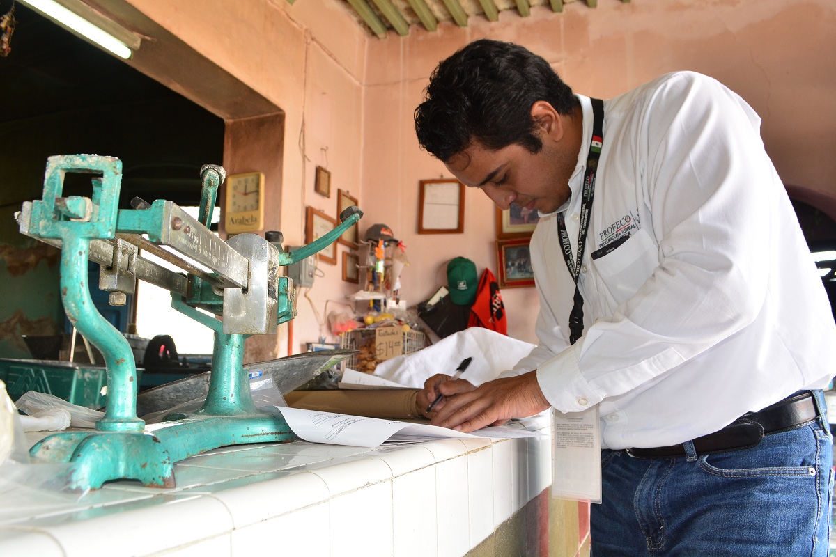 Increíble: detecta Profeco básculas en negocios que dan de más a clientes