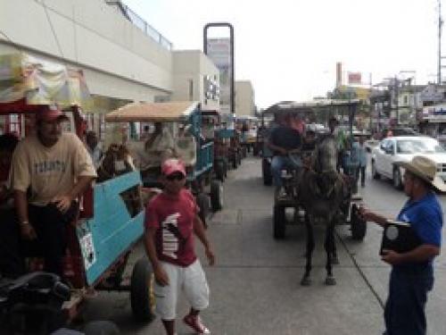 Protestan carretoneros en ayuntamiento de Madero