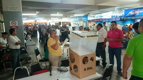 Se “durmieron” en la casilla de la Central; llegaron primero los votantes