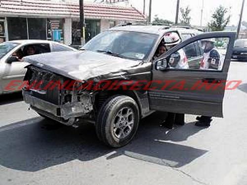 Choca conductora y deja solo daños materiales