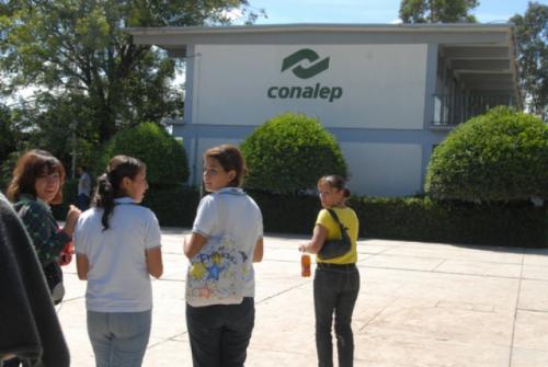 Pronto terminarán construcción de cancha de fut bol rápido en Conalep