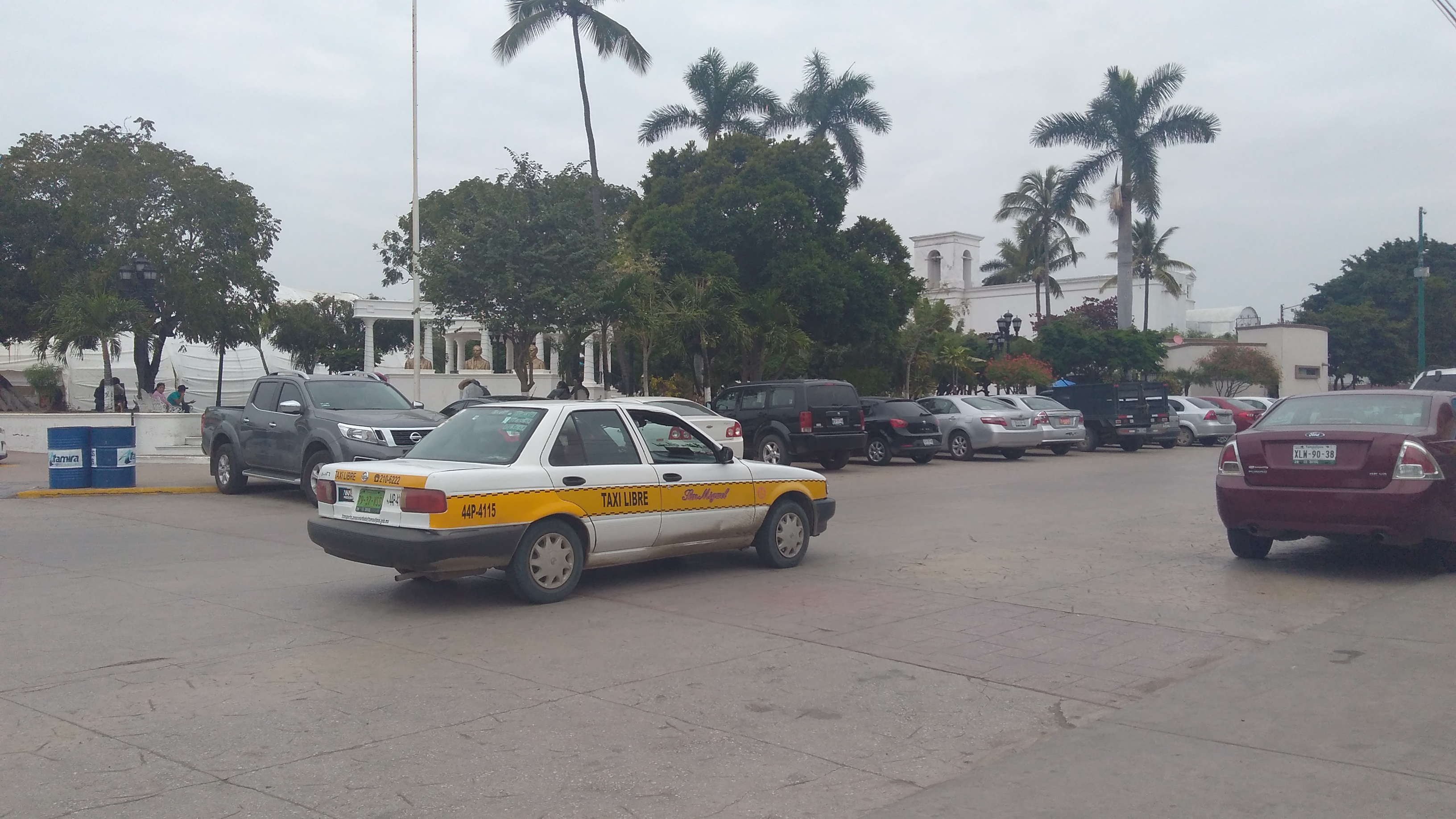 Va para largo crisis económica entre chóferes de taxis