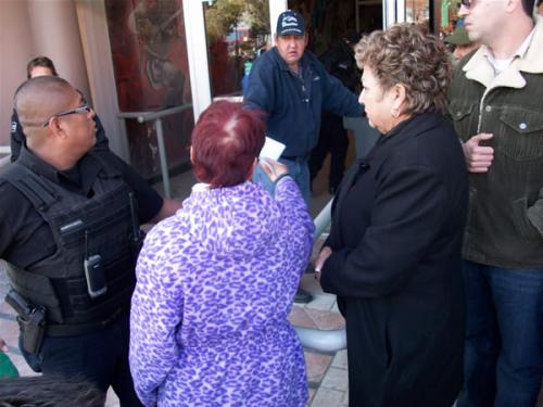 Reciben a Gobernador con protesta en Reynosa.