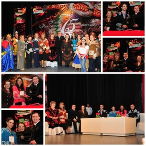 Entrega Alfonso Sánchez llaves de la ciudad a artistas galardonados de las fiestas mexicanas.