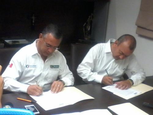 Firman acta de entrega-recepción alcaldes saliente y entrante