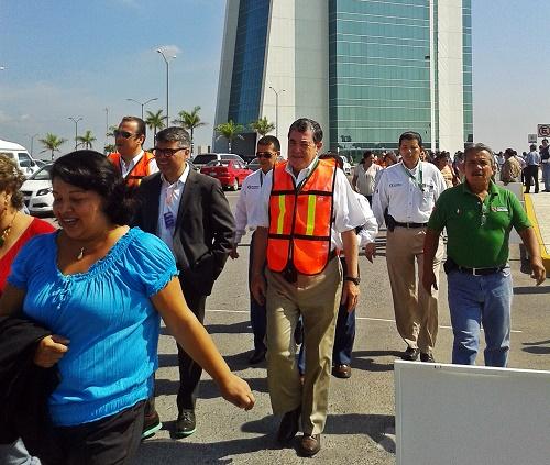 Realizan simulacro de evacuación en Torre Bicentenario