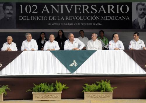 Felicita gobierno de ETC a participantes en desfile