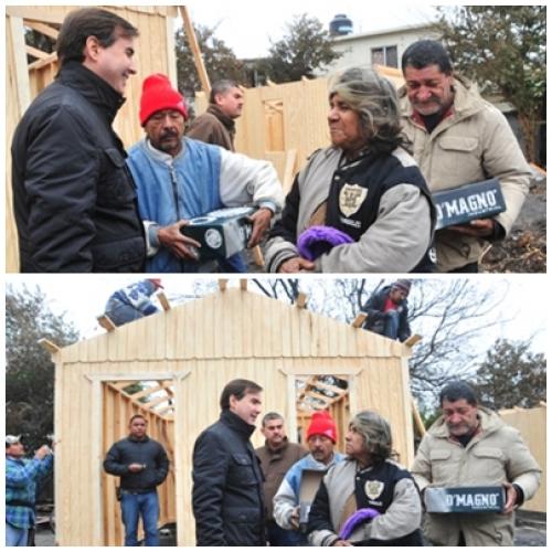 Entrega alcalde casas a familias que perdieron su patrimonio en incendio