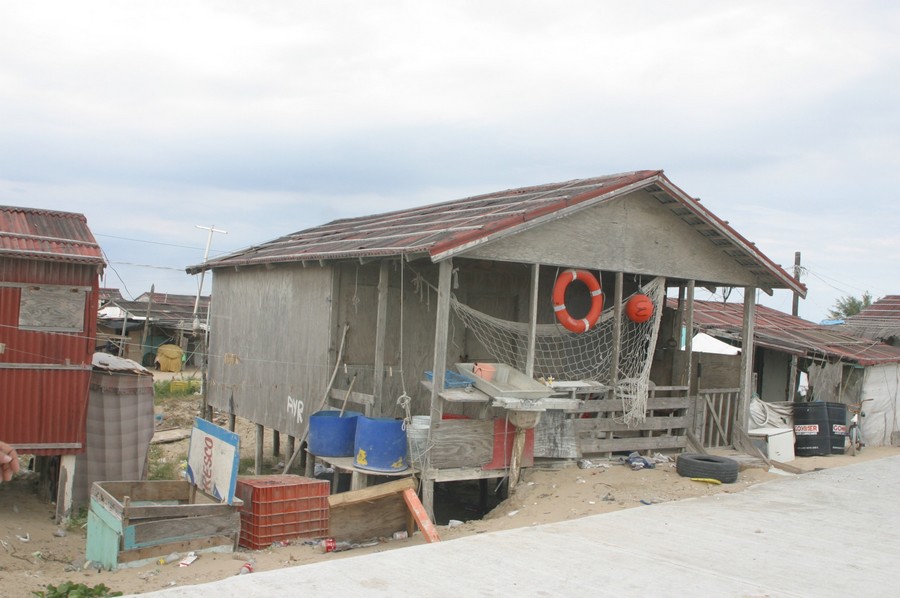 Buscan familias de pescadores regularización del área donde viven