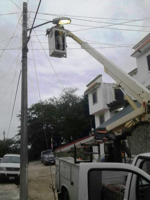 Realiza Gobierno de Tampico labores de rehabilitación de alumbrado público