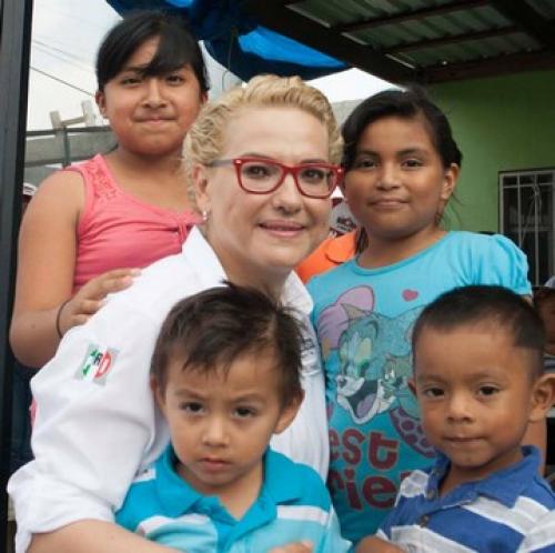 “Con alegría construyamos una ciudad tranquila”: Verónica Gómez de Robinson.