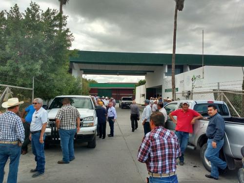 Protestan Productores de sorgo y Maíz en SAGARPA