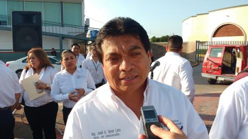 Inicia entrega de becas municipales