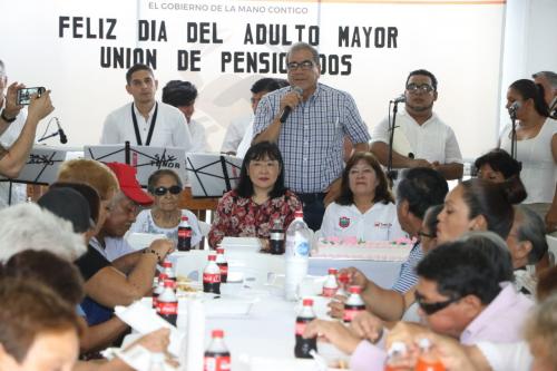 Reconoce gobierno de Tampico a pensionados del Ayuntamiento por el día del adulto mayor