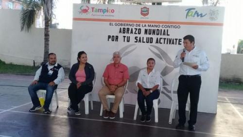 Realizan caminata del Abrazo Mundial
