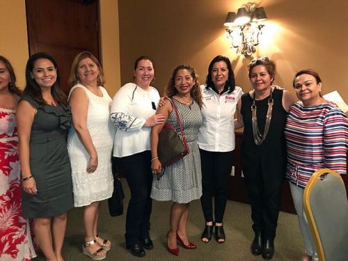 Elvia Holguera se compromete a gestionar recursos para infraestructura carretera