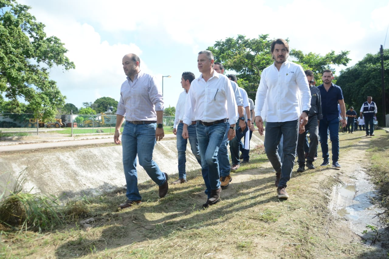 Supervisa Chucho Nader Limpieza y Desazolve de Canales Pluviales
