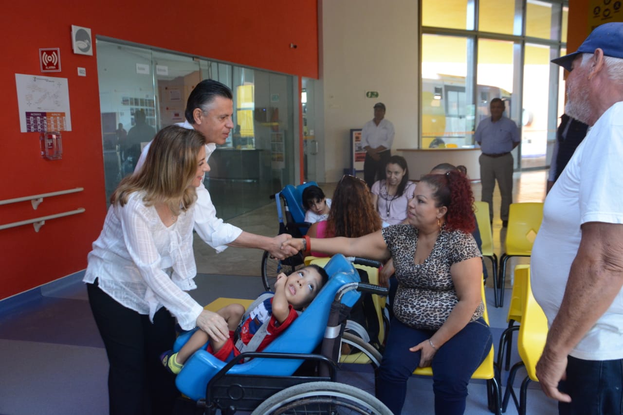 Efectíºan Chucho Nader y Aída Feres Visita al Centro Teletón