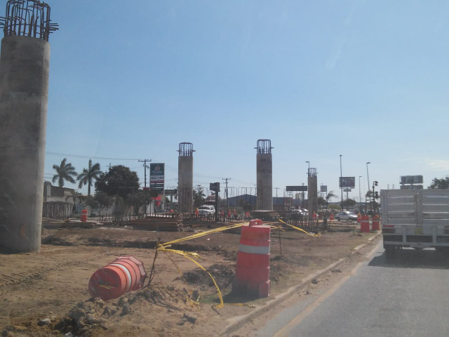 Invita Obras Píºblicas a empresarios para que cumplan con la ley y realicen sus trámites para sus permisos de construcción y evitar suspensiones