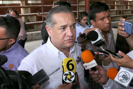 “Alcaldes del sur del estado trabajan sin colores”, Adrián Oseguera.