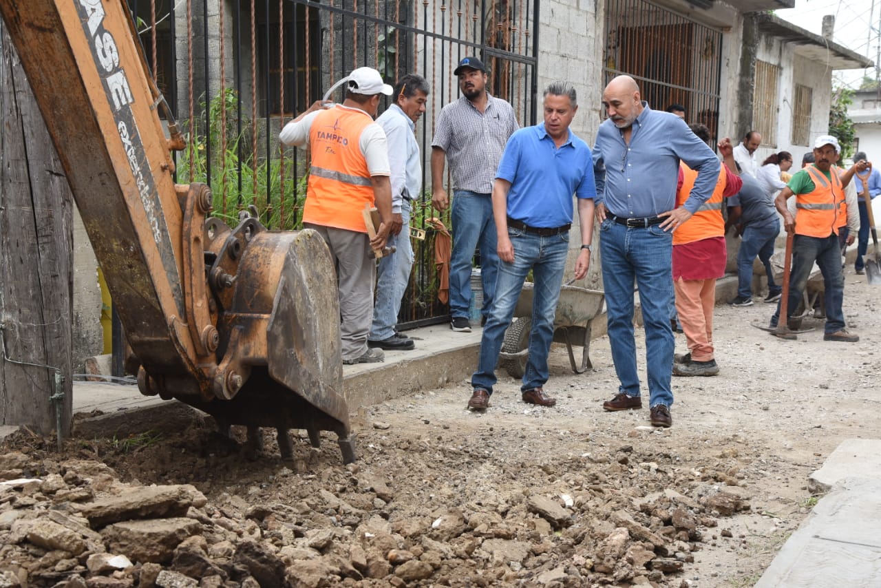 Supervisa Chucho Nader Pavimentación de Nueva Vialidad en la Colonia Pescadores
