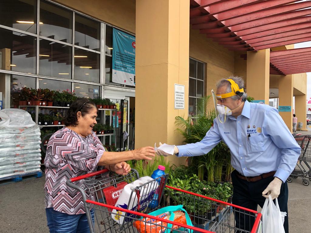 Club Rotario Matamoros Sur donó cubrebocas en centros comerciales |  EnLí