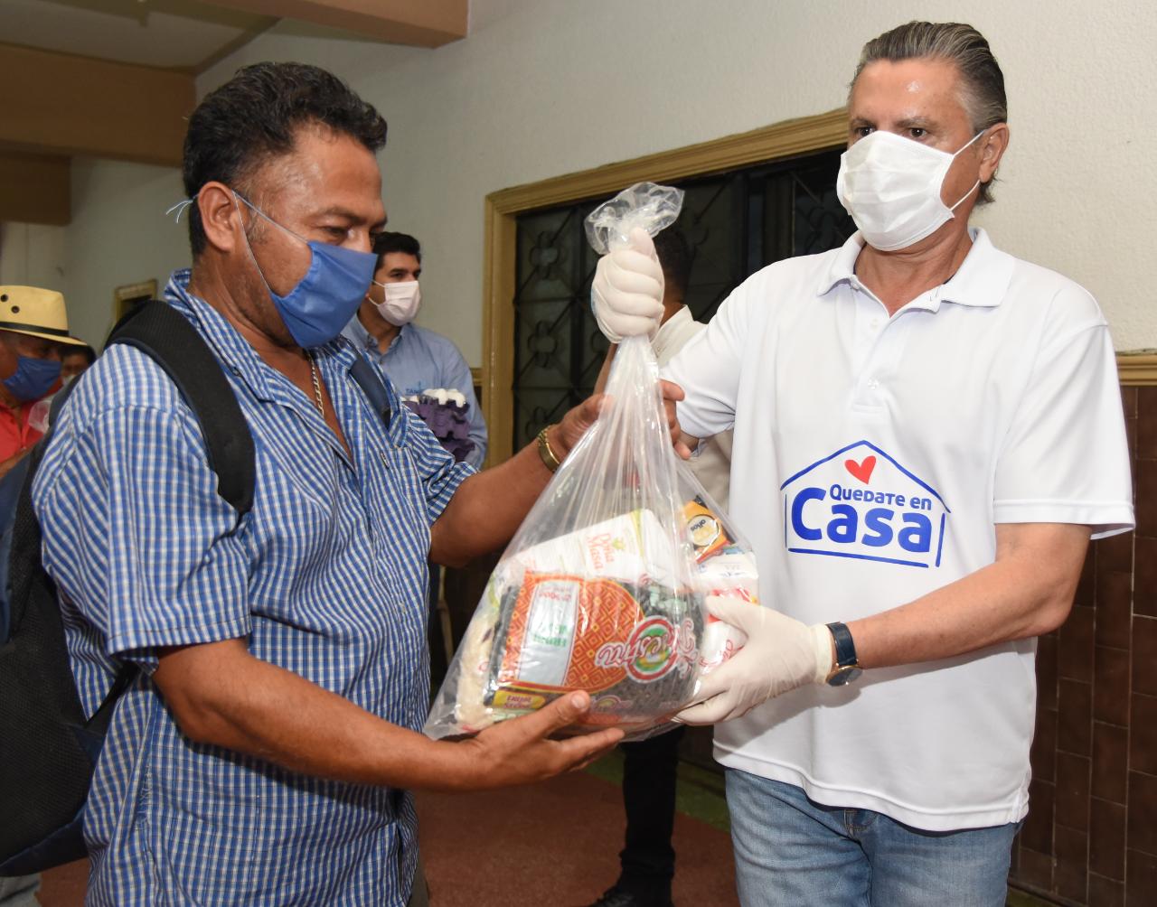 Entrega Chucho Nader Despensas a Trabajadores de la Construcción