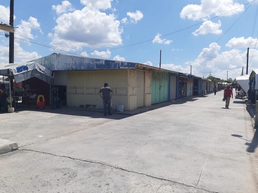 Abren locales tianguistas tras permanecer cerrados dos meses