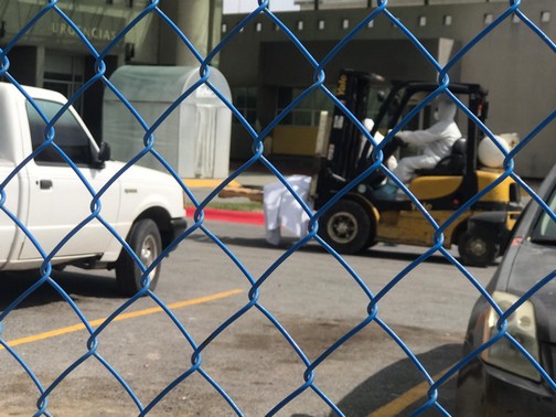 Ingresan 40 cuerpos al remolque refrigerante en Hospital General