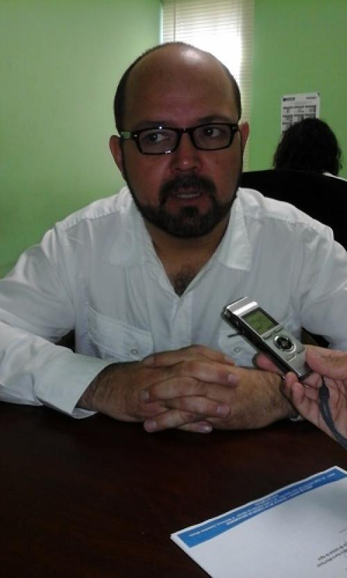 Realizan muestreo de agua del Canal del Soliseño