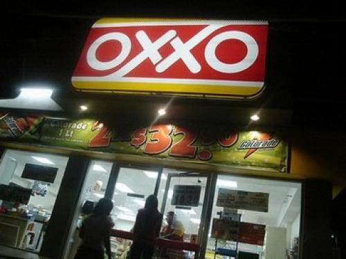 Solitario hampón atraca tienda Oxxo