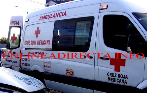 Persona sale lesionada y paramédicos le atienden